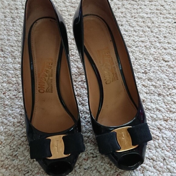 Salvatore Ferragamo Talia Pimpa Patent Peep Toe - Picture 2 of 8